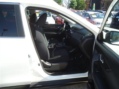 2018 Nissan Rogue S   - Photo 16 - Van Nuys, CA 91405