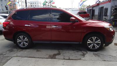 2020 Nissan Pathfinder SV   - Photo 3 - Van Nuys, CA 91405