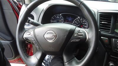 2020 Nissan Pathfinder SV   - Photo 25 - Van Nuys, CA 91405