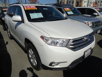 2013 Toyota Highlander Plus   - Photo 2 - Van Nuys, CA 91405