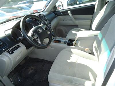 2013 Toyota Highlander Plus   - Photo 6 - Van Nuys, CA 91405