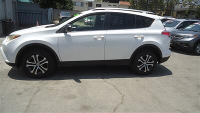 2016 Toyota RAV4 LE - Photo 6 - Van Nuys, CA 91405