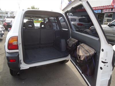 1997 Toyota RAV4   - Photo 8 - Van Nuys, CA 91405