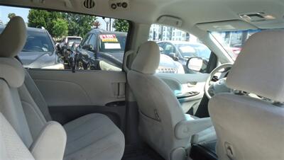 2012 Toyota Sienna LE 8-Passenger - Photo 12 - Van Nuys, CA 91405