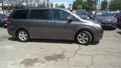 2012 Toyota Sienna LE 8-Passenger - Photo 3 - Van Nuys, CA 91405