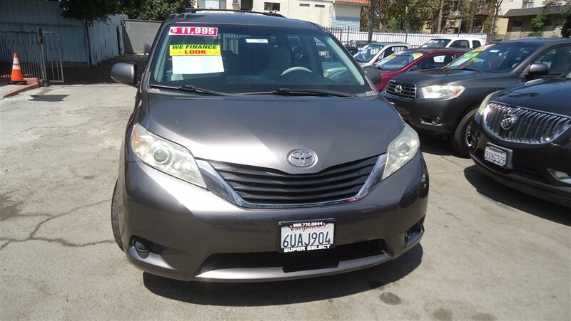 2012 Toyota Sienna LE 8-Passenger   - Photo 1 - Van Nuys, CA 91405