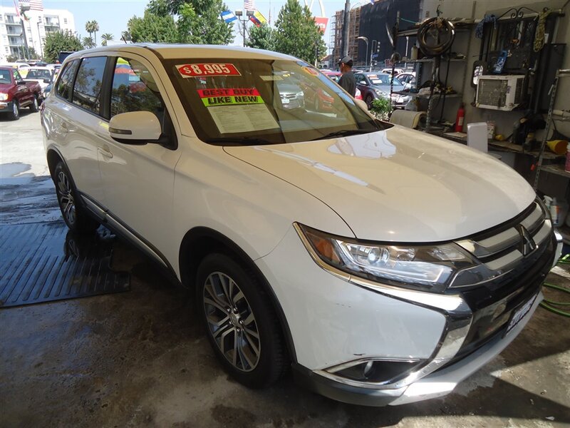2016 Mitsubishi Outlander SE - Photo 1 - Van Nuys, CA 91405