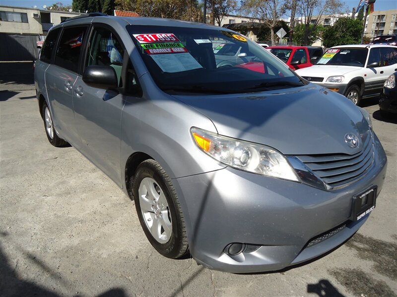 2015 Toyota Sienna LE Mobility 7-Passen   - Photo 1 - Van Nuys, CA 91405