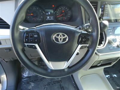 2015 Toyota Sienna LE Mobility 7-Passen   - Photo 25 - Van Nuys, CA 91405
