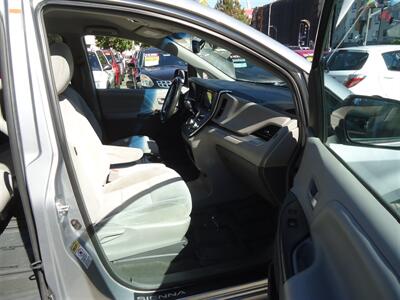 2015 Toyota Sienna LE Mobility 7-Passen   - Photo 16 - Van Nuys, CA 91405