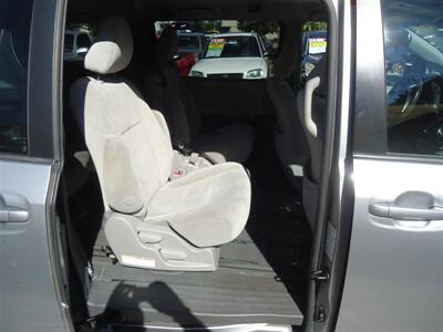2015 Toyota Sienna LE Mobility 7-Passen   - Photo 14 - Van Nuys, CA 91405