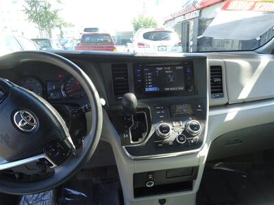 2015 Toyota Sienna LE Mobility 7-Passen   - Photo 22 - Van Nuys, CA 91405