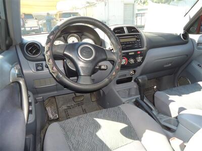 2002 Toyota RAV4   - Photo 6 - Van Nuys, CA 91405