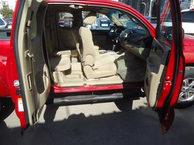2011 Toyota Tacoma PreRunner V6   - Photo 12 - Van Nuys, CA 91405