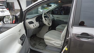2011 Toyota Sienna Base 7-Passenger   - Photo 15 - Van Nuys, CA 91405