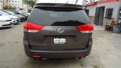 2011 Toyota Sienna Base 7-Passenger   - Photo 8 - Van Nuys, CA 91405