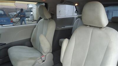 2011 Toyota Sienna Base 7-Passenger   - Photo 18 - Van Nuys, CA 91405