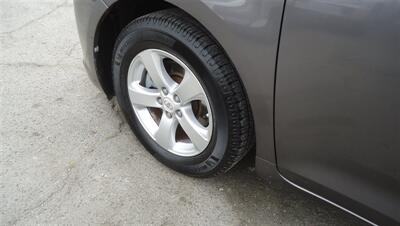 2011 Toyota Sienna Base 7-Passenger   - Photo 22 - Van Nuys, CA 91405