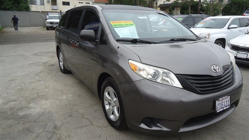 2011 Toyota Sienna Base 7-Passenger   - Photo 1 - Van Nuys, CA 91405