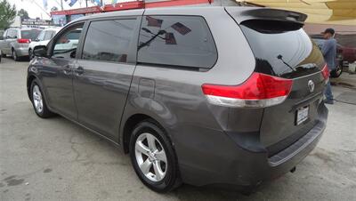2011 Toyota Sienna Base 7-Passenger   - Photo 7 - Van Nuys, CA 91405