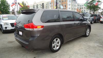 2011 Toyota Sienna Base 7-Passenger   - Photo 4 - Van Nuys, CA 91405