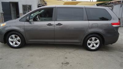 2011 Toyota Sienna Base 7-Passenger   - Photo 6 - Van Nuys, CA 91405