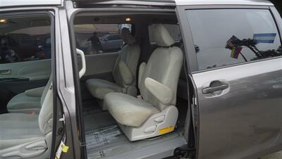 2011 Toyota Sienna Base 7-Passenger   - Photo 16 - Van Nuys, CA 91405