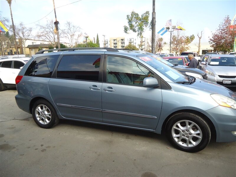 2006 Toyota Sienna XLE 7 Passenger   - Photo 1 - Van Nuys, CA 91405