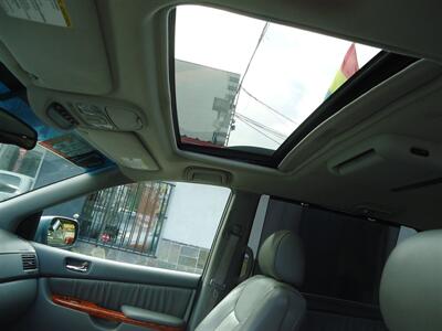 2006 Toyota Sienna XLE 7 Passenger   - Photo 18 - Van Nuys, CA 91405