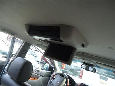 2006 Toyota Sienna XLE 7 Passenger - Photo 14 - Van Nuys, CA 91405