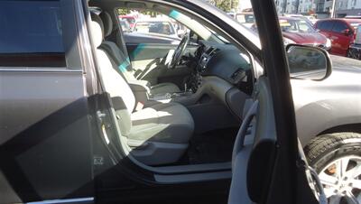 2013 Toyota Highlander Plus - Photo 16 - Van Nuys, CA 91405