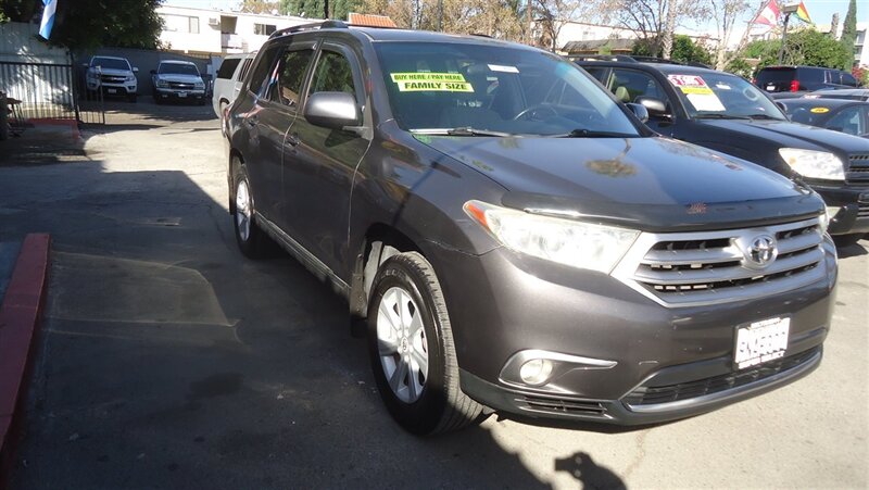 2013 Toyota Highlander Plus   - Photo 1 - Van Nuys, CA 91405
