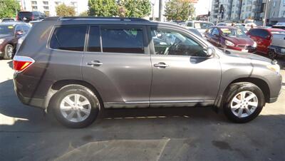 2013 Toyota Highlander Plus - Photo 3 - Van Nuys, CA 91405