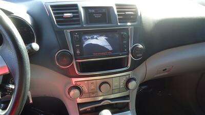 2013 Toyota Highlander Plus - Photo 24 - Van Nuys, CA 91405