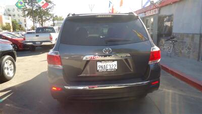 2013 Toyota Highlander Plus - Photo 8 - Van Nuys, CA 91405