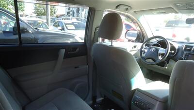 2013 Toyota Highlander Plus - Photo 14 - Van Nuys, CA 91405