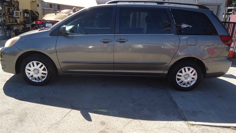 2005 Toyota Sienna LE 7 Passenger   - Photo 1 - Van Nuys, CA 91405