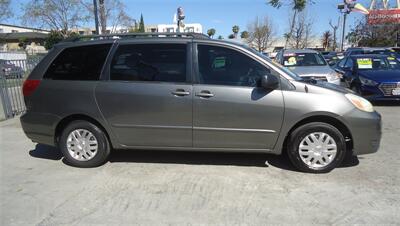 2005 Toyota Sienna LE 7 Passenger   - Photo 4 - Van Nuys, CA 91405