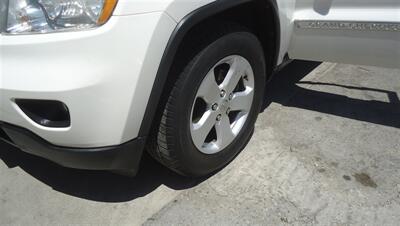 2011 Jeep Grand Cherokee Laredo - Photo 25 - Van Nuys, CA 91405