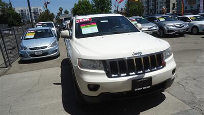 2011 Jeep Grand Cherokee Laredo - Photo 2 - Van Nuys, CA 91405