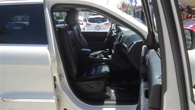 2011 Jeep Grand Cherokee Laredo - Photo 12 - Van Nuys, CA 91405