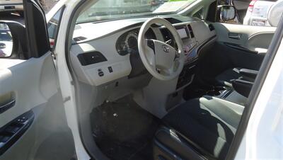 2014 Toyota Sienna SE 8-Passenger - Photo 21 - Van Nuys, CA 91405