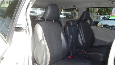 2014 Toyota Sienna SE 8-Passenger - Photo 12 - Van Nuys, CA 91405