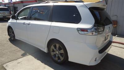 2014 Toyota Sienna SE 8-Passenger - Photo 7 - Van Nuys, CA 91405