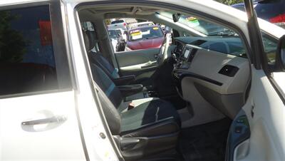 2014 Toyota Sienna SE 8-Passenger - Photo 16 - Van Nuys, CA 91405