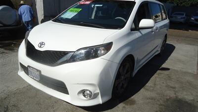 2014 Toyota Sienna SE 8-Passenger - Photo 5 - Van Nuys, CA 91405
