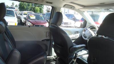 2014 Toyota Sienna SE 8-Passenger - Photo 13 - Van Nuys, CA 91405