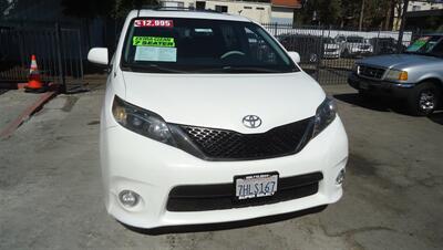 2014 Toyota Sienna SE 8-Passenger Van