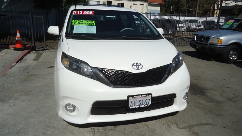 2014 Toyota Sienna SE 8-Passenger   - Photo 1 - Van Nuys, CA 91405