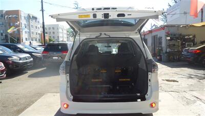 2014 Toyota Sienna SE 8-Passenger - Photo 9 - Van Nuys, CA 91405